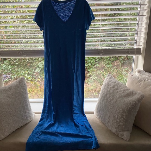 Woman’s Beautiful Blue V Neck Short Sleeve Long Tee Shirt Dress NWT - Picture 4 of 13